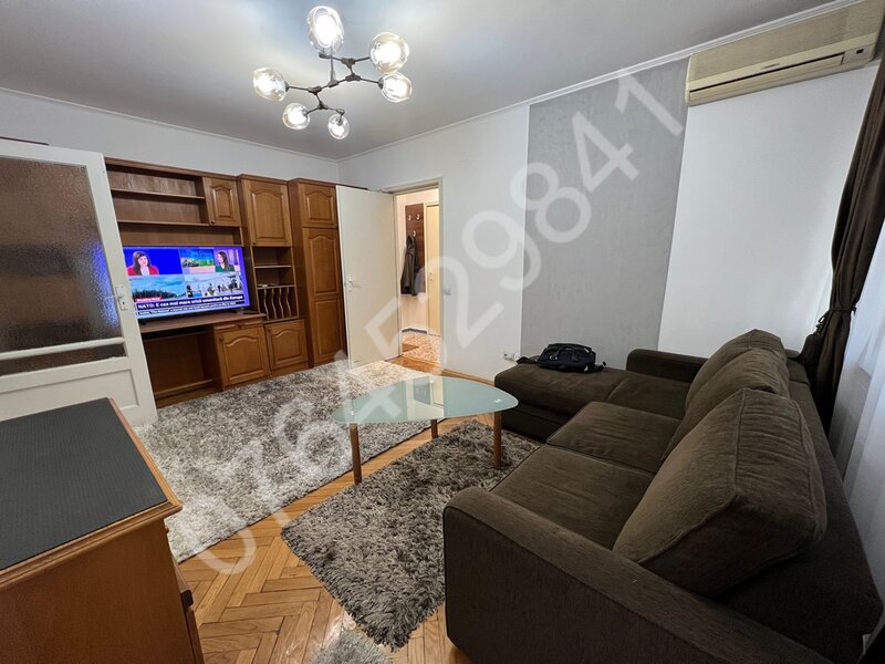 Stefan cel Mare intersectie cu Calea Floreasca, vis a vis de metrou.