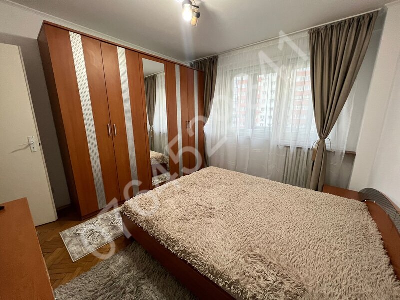 Stefan cel Mare intersectie cu Calea Floreasca, vis a vis de metrou.