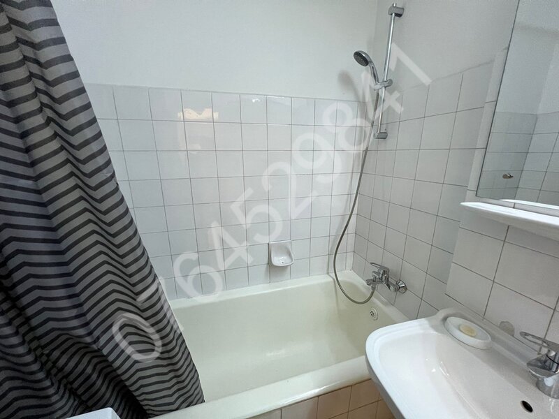 Stefan cel Mare intersectie cu Calea Floreasca, vis a vis de metrou.